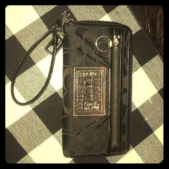 Coach Handbags - Coach Poppy Wallet